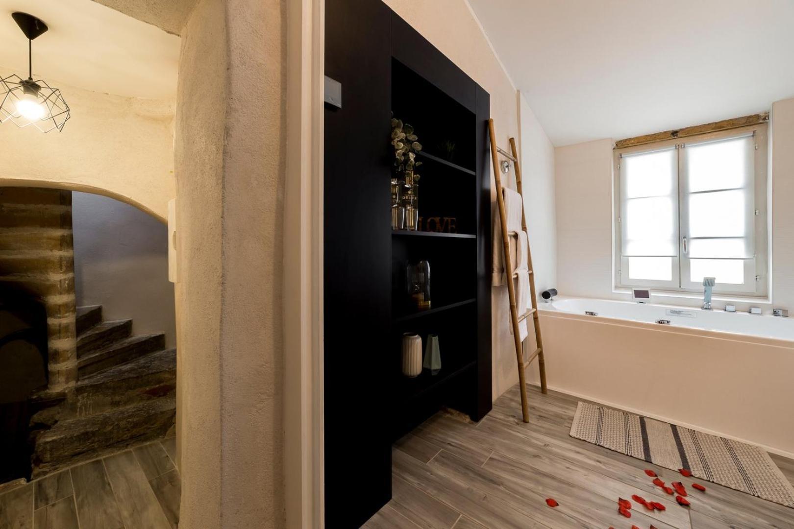 Sky'Room - Jacuzzi & Vue - Vieux Lyon Bagian luar foto